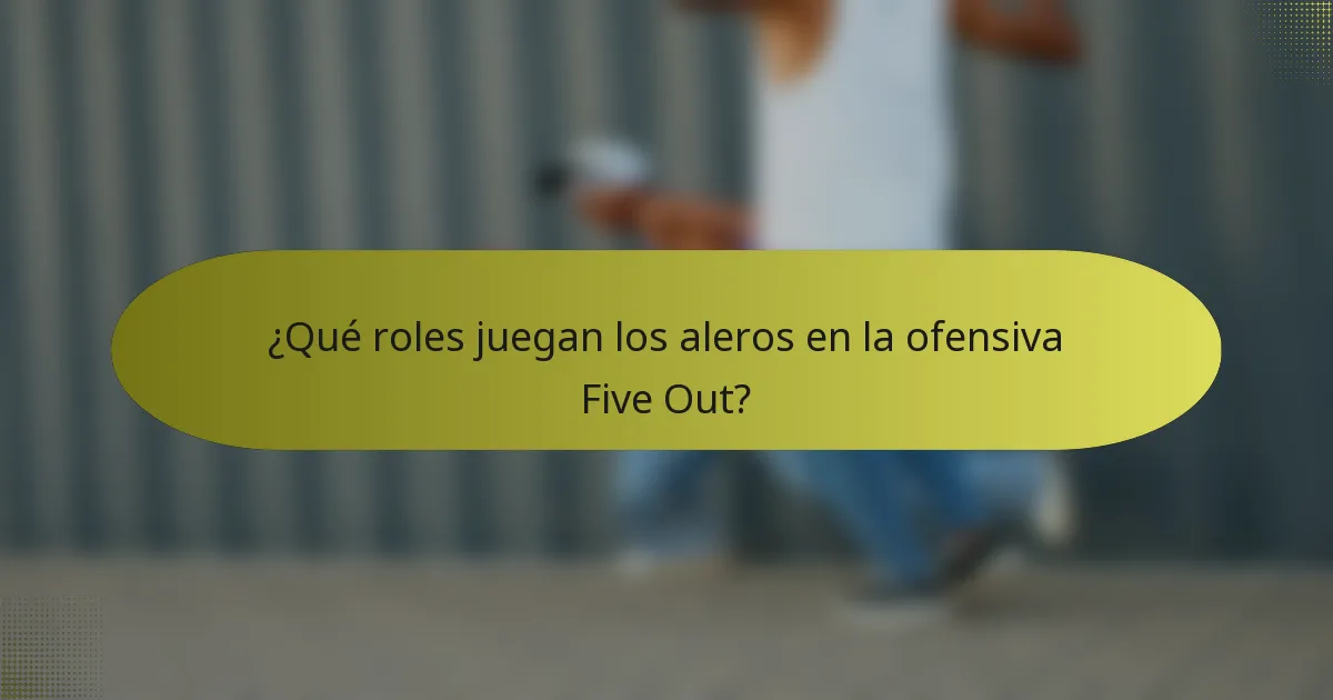 ¿Qué roles juegan los aleros en la ofensiva Five Out?
